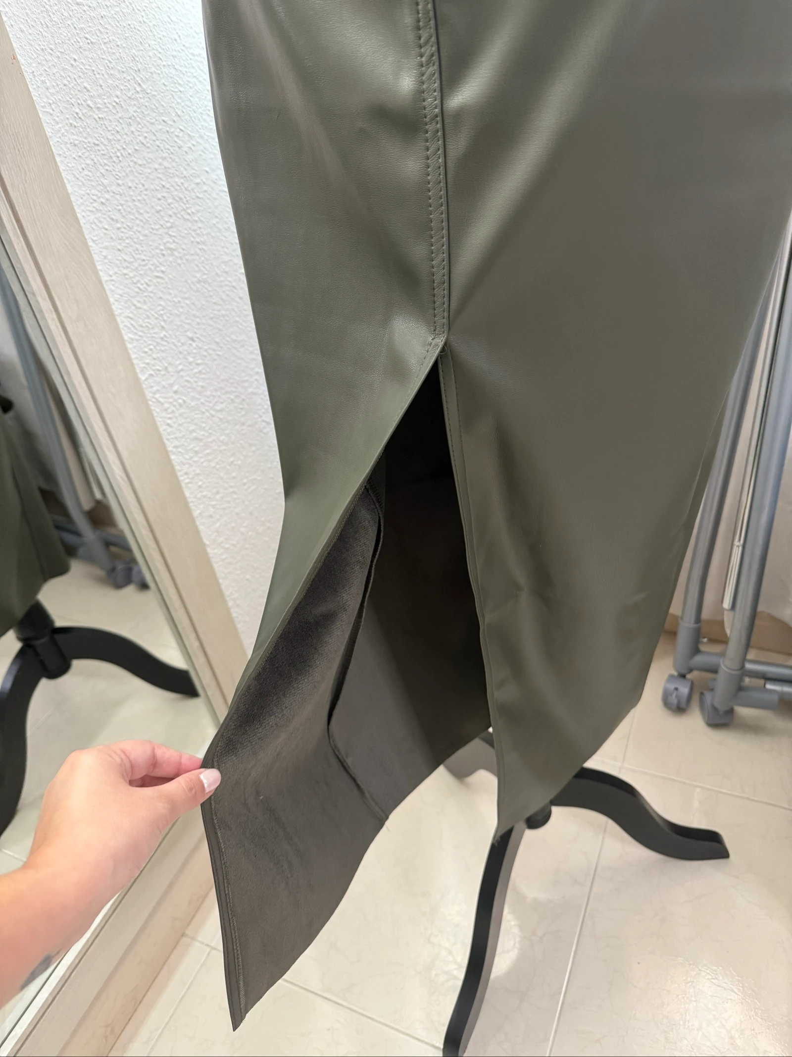 Faux leather skirt in khaki color – photo 4